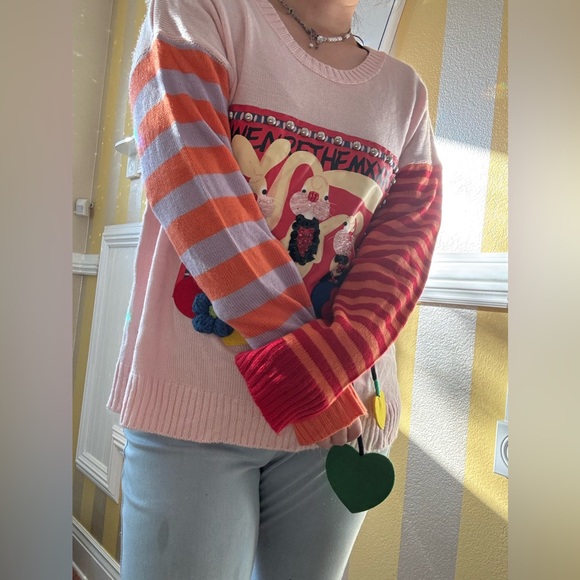 New Charming Pink Graphic Sweater with Heart Accents - Picture 6 of 8